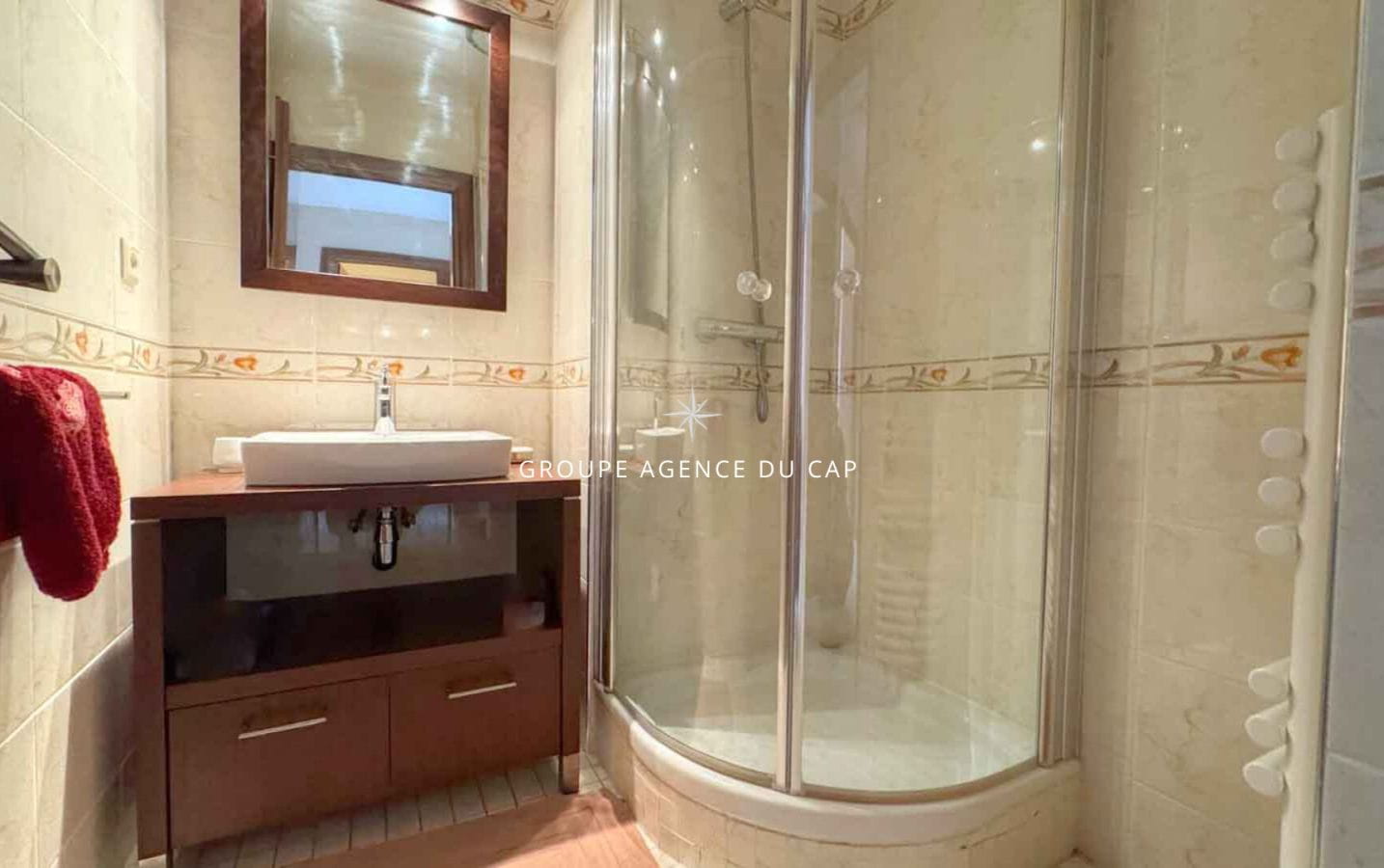 APPARTEMENT ROOF TOP 4 PIÈCES AVEC VUE MER ET PISCINE DANS RÉSIDENCE, PROCHE DU CENTRE ET DES CRIQUES DE SAINT-AYGULF Image 12