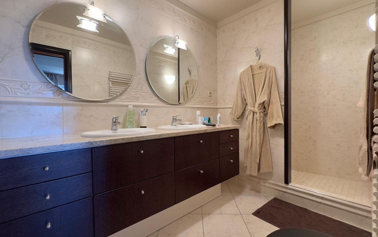 Villa Sur Le Toit 4 Pieces Avec Jolie Vue Mer  Et Piscine Dans La Residence, A Saint Aygulf Image 5