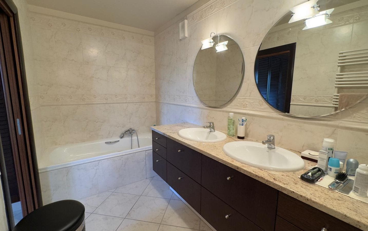 Villa Sur Le Toit 4 Pieces Avec Jolie Vue Mer  Et Piscine Dans La Residence, A Saint Aygulf Image 7