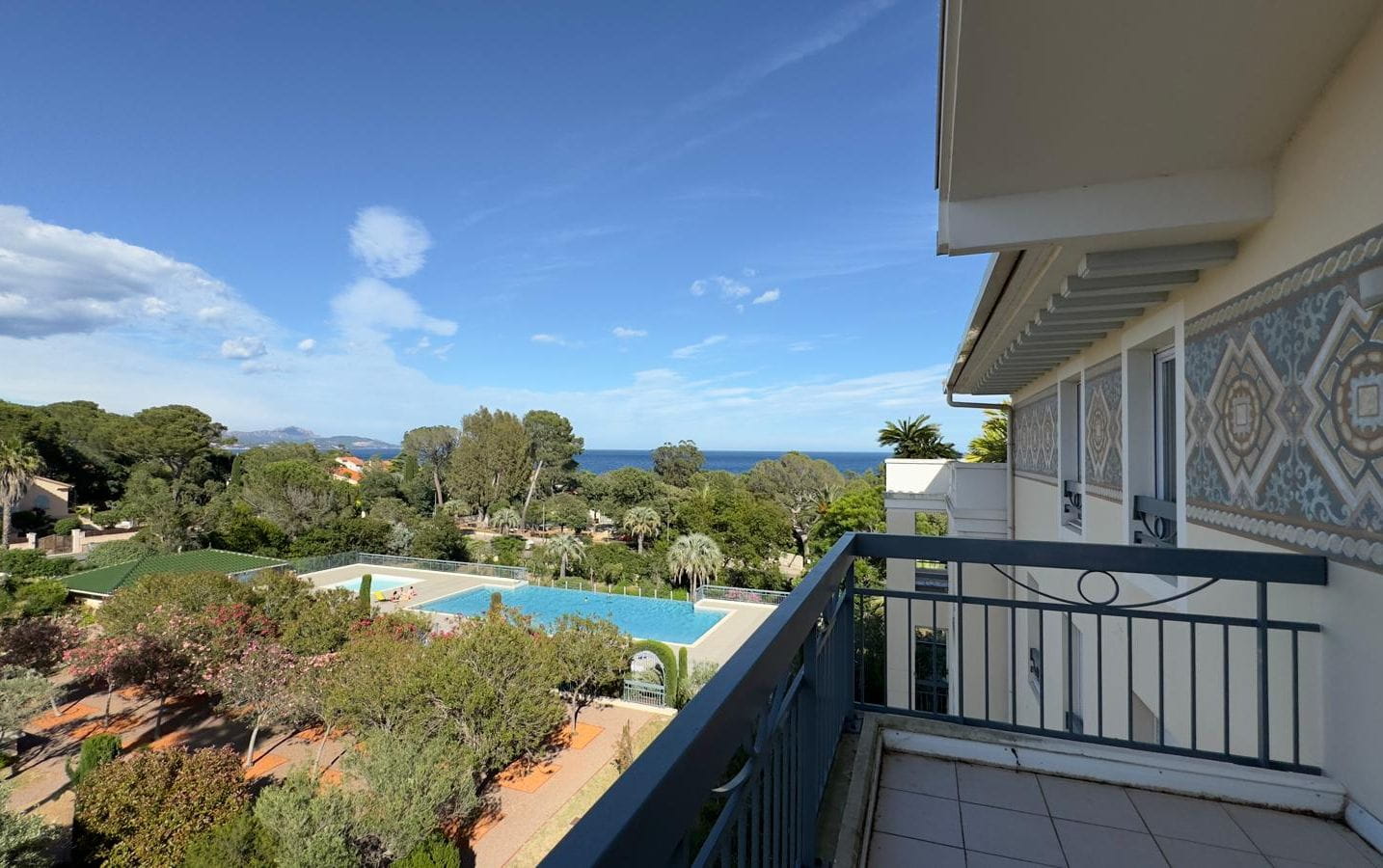 VILLA SUR LE TOIT VUE MER 4 PIECES ET PISCINE DANS LA RESIDENCE, A SAINT AYGULF Image 0