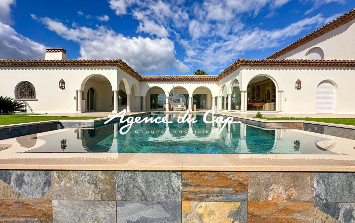 SOUS COMPROMIS VILLA AVEC VUE MER 5 CHAMBRES, A PIEDS DU CENTRE VILLE DES ISSAMBRES Image 2