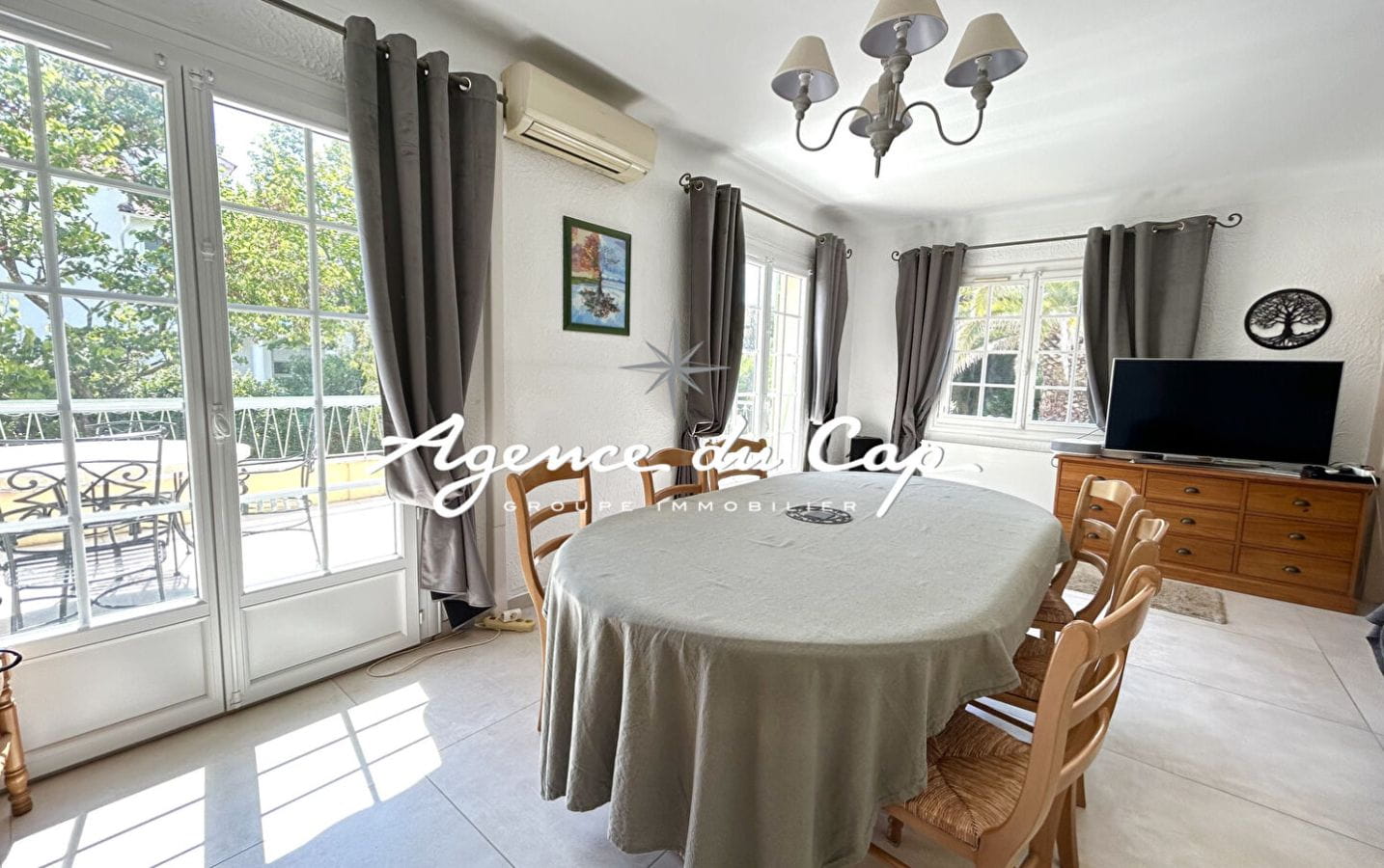 FOR SALE VILLA OF 150sqm SEA VIEW WITH 4 BEDROOMS, QUIETLY LOCATED IN THE SAINT AYGULF AREA Image 2