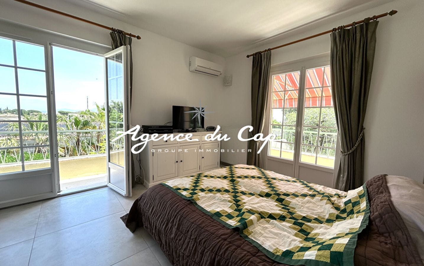 FOR SALE VILLA OF 150sqm SEA VIEW WITH 4 BEDROOMS, QUIETLY LOCATED IN THE SAINT AYGULF AREA Image 4