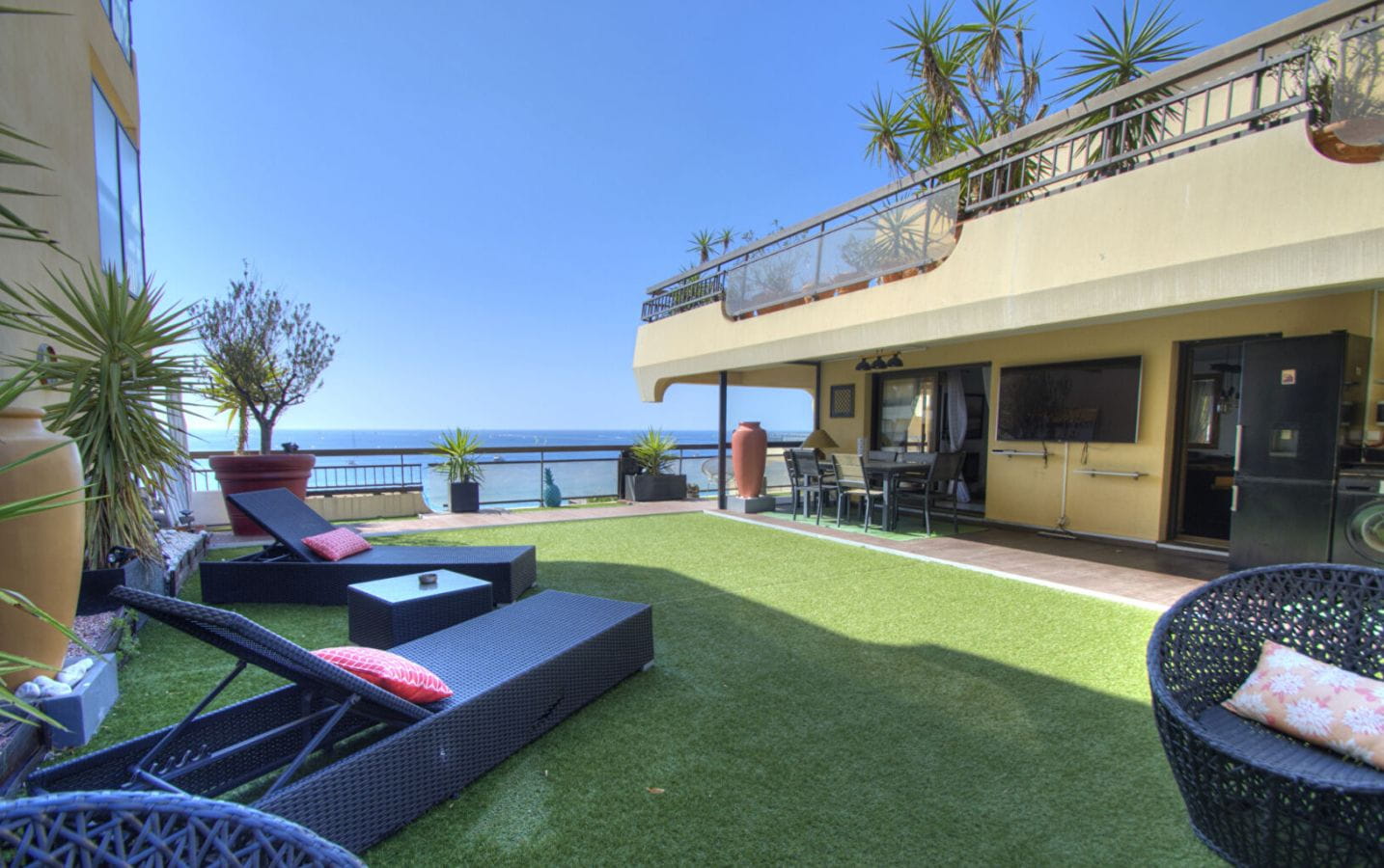 FREJUS PLAGE APPARTEMENT 3 PIECES VUE MER VASTE TERRASSE Image 1