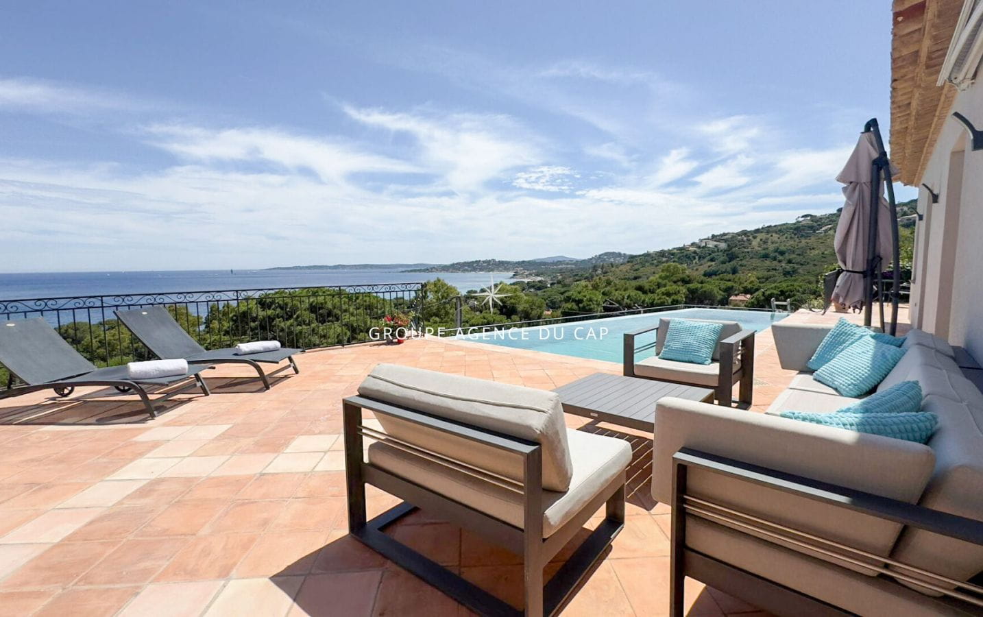 À VENDRE VILLA 8 PIÈCES DE 160M2  MAGNIFIQUE VUE MER PROCHE DE PLAGES SAINTE MAXIME Image 1