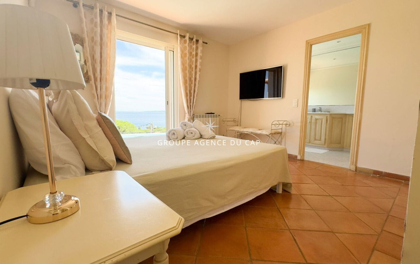 À VENDRE VILLA 8 PIÈCES DE 160M2  MAGNIFIQUE VUE MER PROCHE DE PLAGES SAINTE MAXIME Image 11