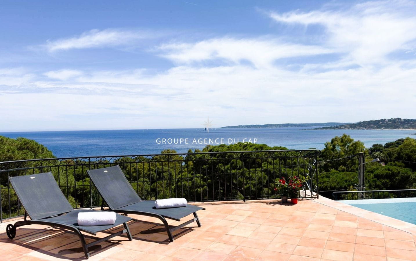 À VENDRE VILLA 8 PIÈCES DE 160M2  MAGNIFIQUE VUE MER PROCHE DE PLAGES SAINTE MAXIME Image 0