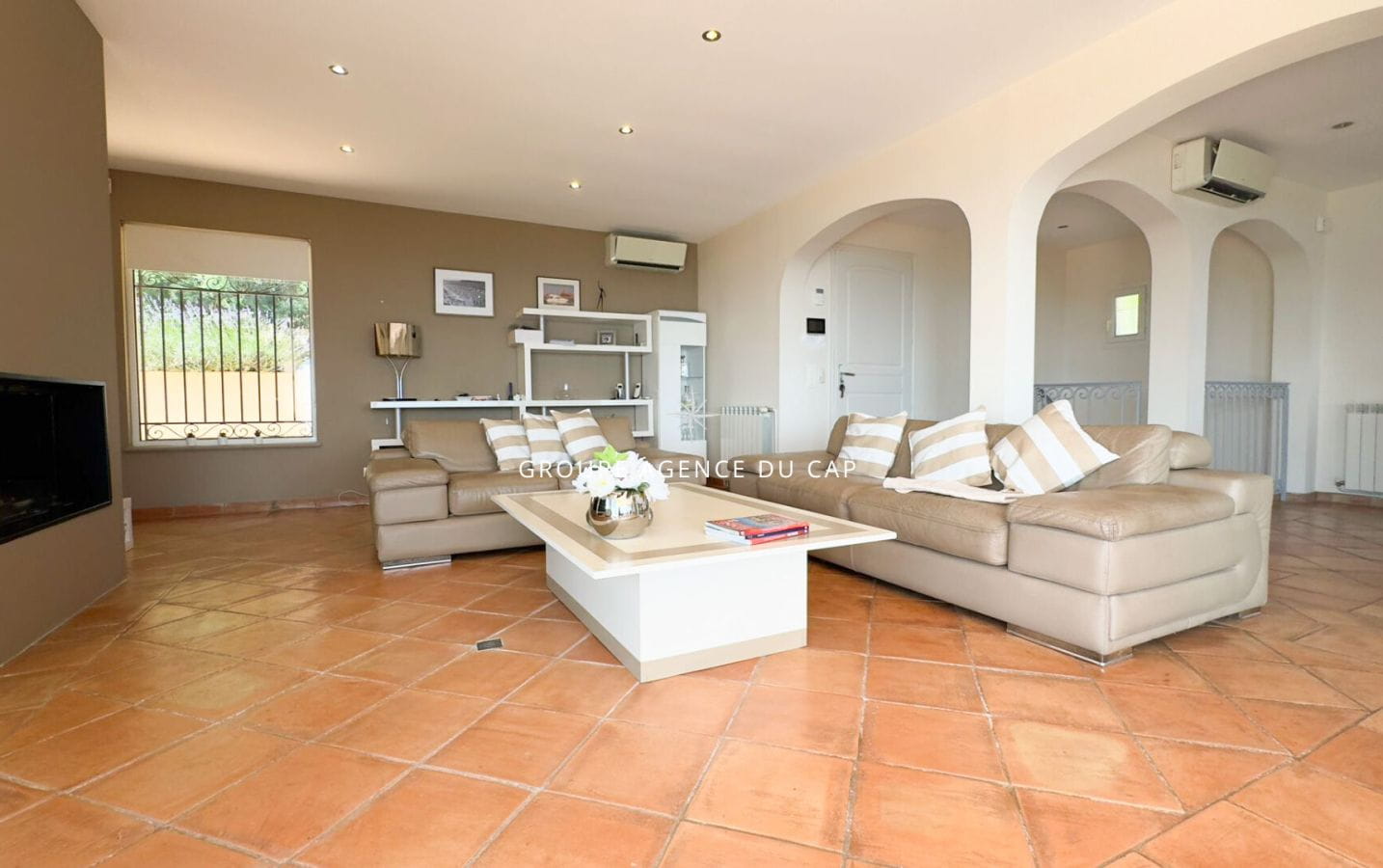 À VENDRE VILLA 8 PIÈCES DE 160M2  MAGNIFIQUE VUE MER PROCHE DE PLAGES SAINTE MAXIME Image 3