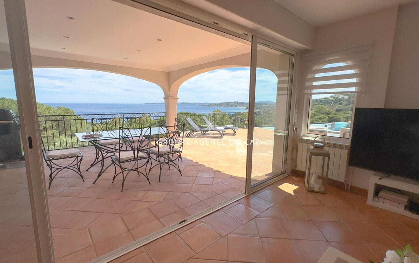 À VENDRE VILLA 8 PIÈCES DE 160M2  MAGNIFIQUE VUE MER PROCHE DE PLAGES SAINTE MAXIME Image 6