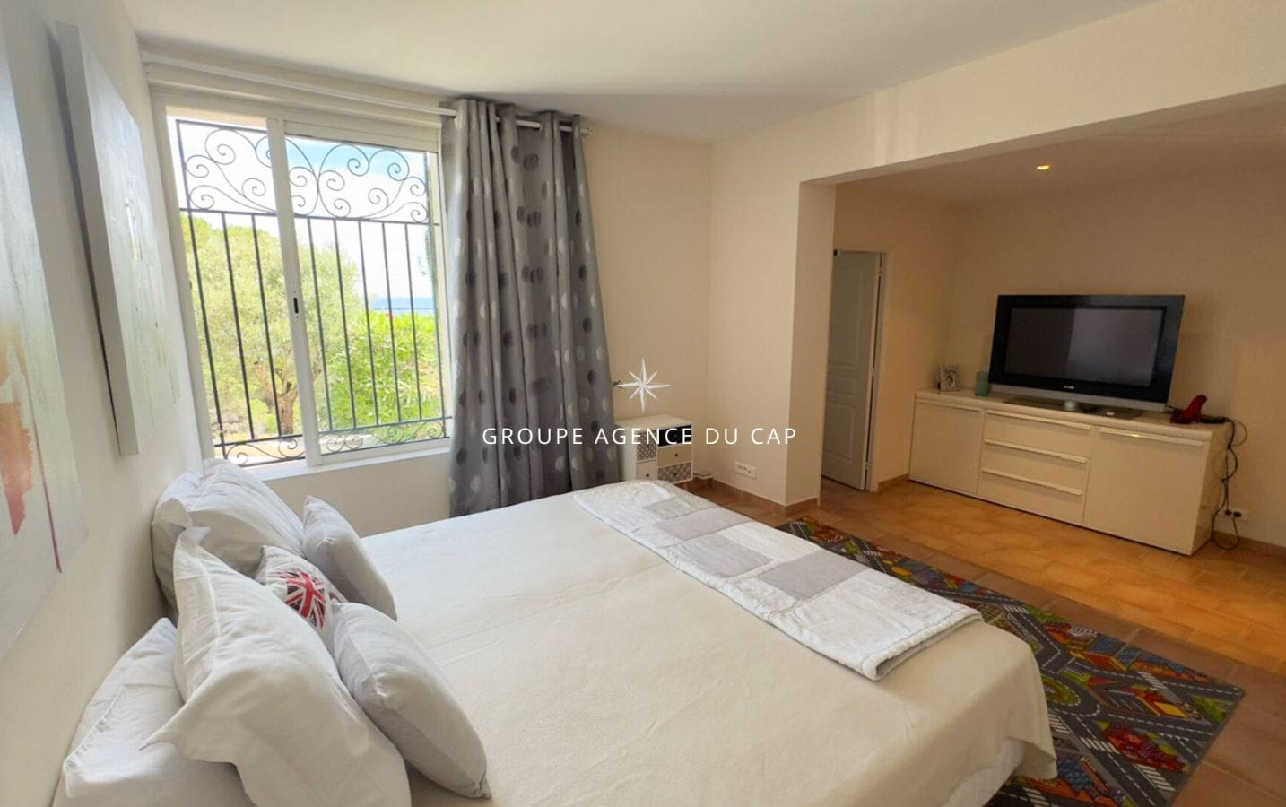 À VENDRE VILLA 8 PIÈCES DE 160M2  MAGNIFIQUE VUE MER PROCHE DE PLAGES SAINTE MAXIME Image 7