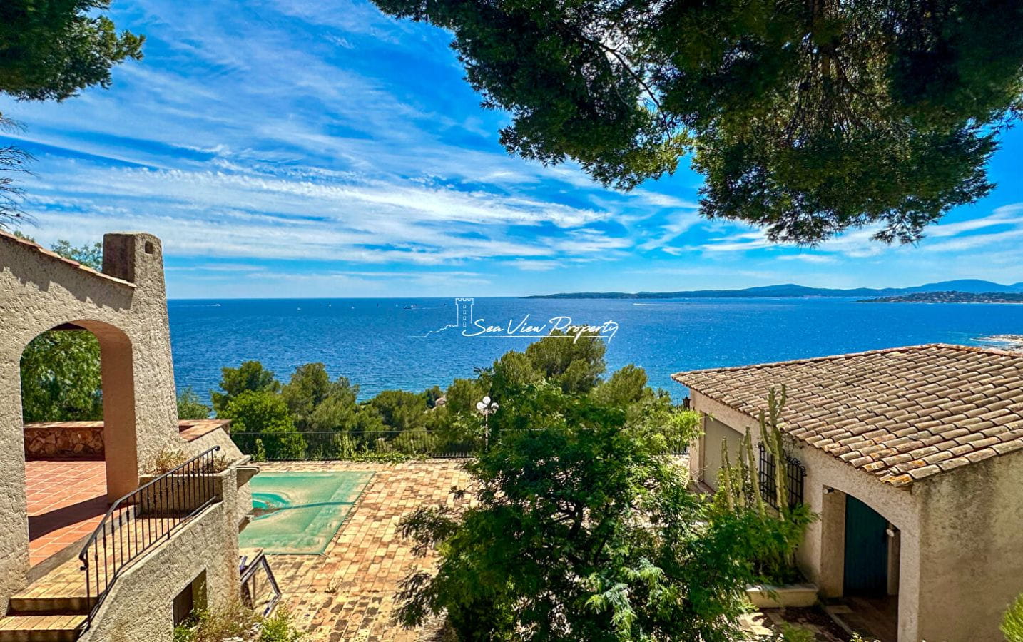 PropriÉtÉ Offrant Une Vue Mer Panoramique Sur Le Golfe De Saint-tropez, Avec Un Bon Potentiel, SituÉe Aux Issambres Image 0
