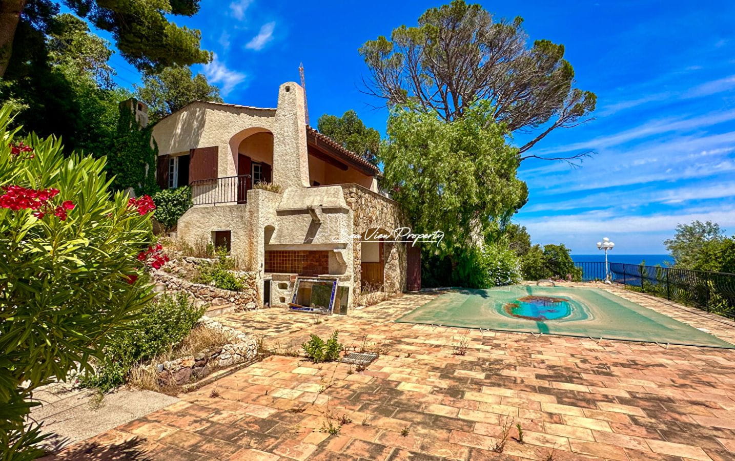 PropriÉtÉ Offrant Une Vue Mer Panoramique Sur Le Golfe De Saint-tropez, Avec Un Bon Potentiel, SituÉe Aux Issambres Image 6