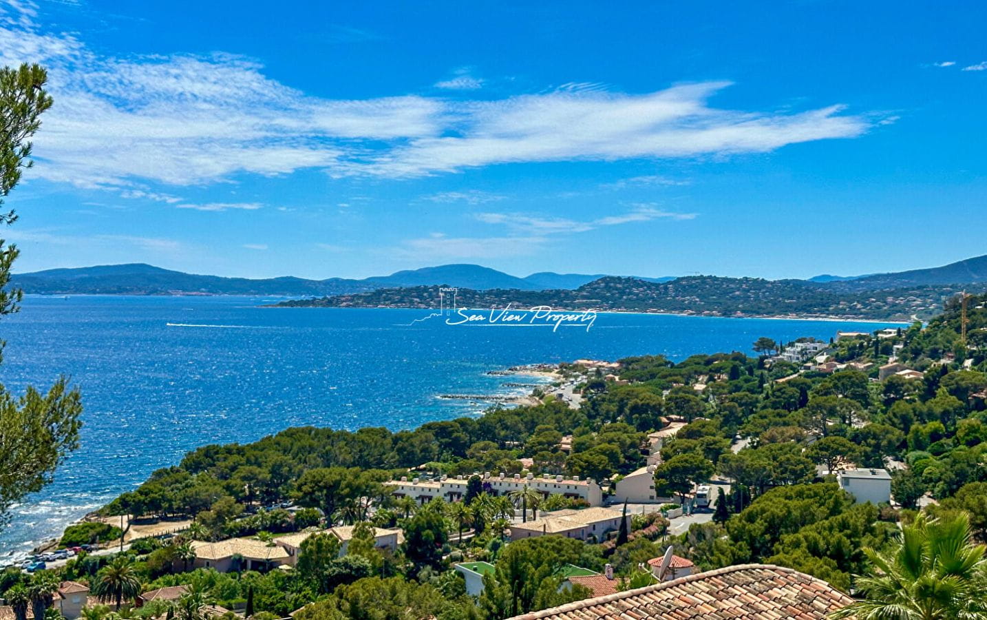 VILLA VUE MER PANORAMIQUE SUR LE GOLFE DE SAINT-TROPEZ, AVEC UN BON POTENTIEL, SITUÉE AUX ISSAMBRES Image 1