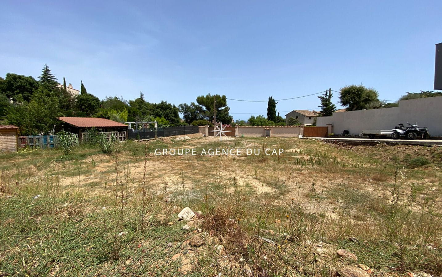 À VENDRE, TERRAIN À BÂTIR AVEC PERMIS ACCEPTÉ ET PURGÉ, PROCHE DU CENTRE DE SAINT AYGULF Image 2