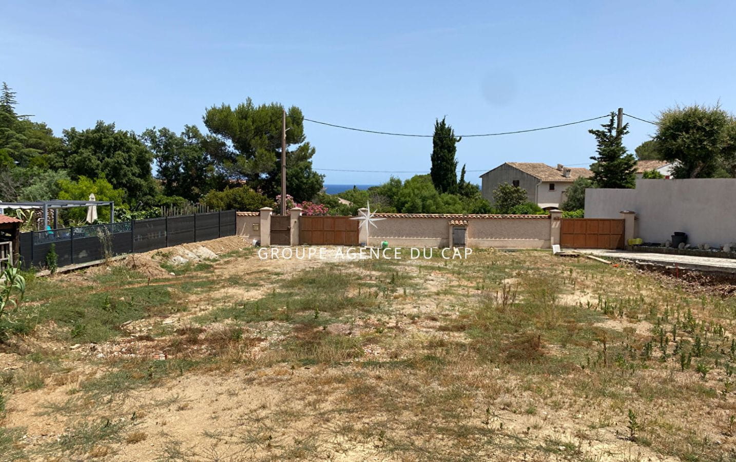 À VENDRE, TERRAIN À BÂTIR AVEC PERMIS ACCEPTÉ ET PURGÉ, PROCHE DU CENTRE DE SAINT AYGULF Image 3