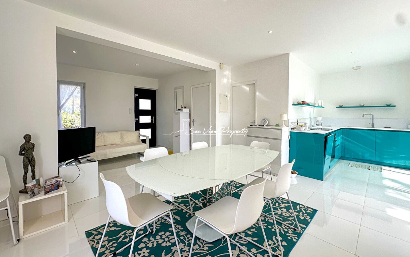 ViLLA 5/6 PIECES AVEC VUE MER ET STUDIO INDEPENDANT, 15MIN A PIED DU CENTRE VILLE, ENTIEREMENT RENOVEE, A SAINT AYGULF Image 4