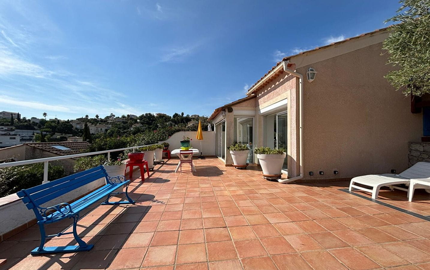 A VENDRE VILLA VUE MER 4 PIECES  2/3 CHAMBRES AVEC TERRASSE JARDIN ET GARAGE AUX ISSAMBRES Image 4