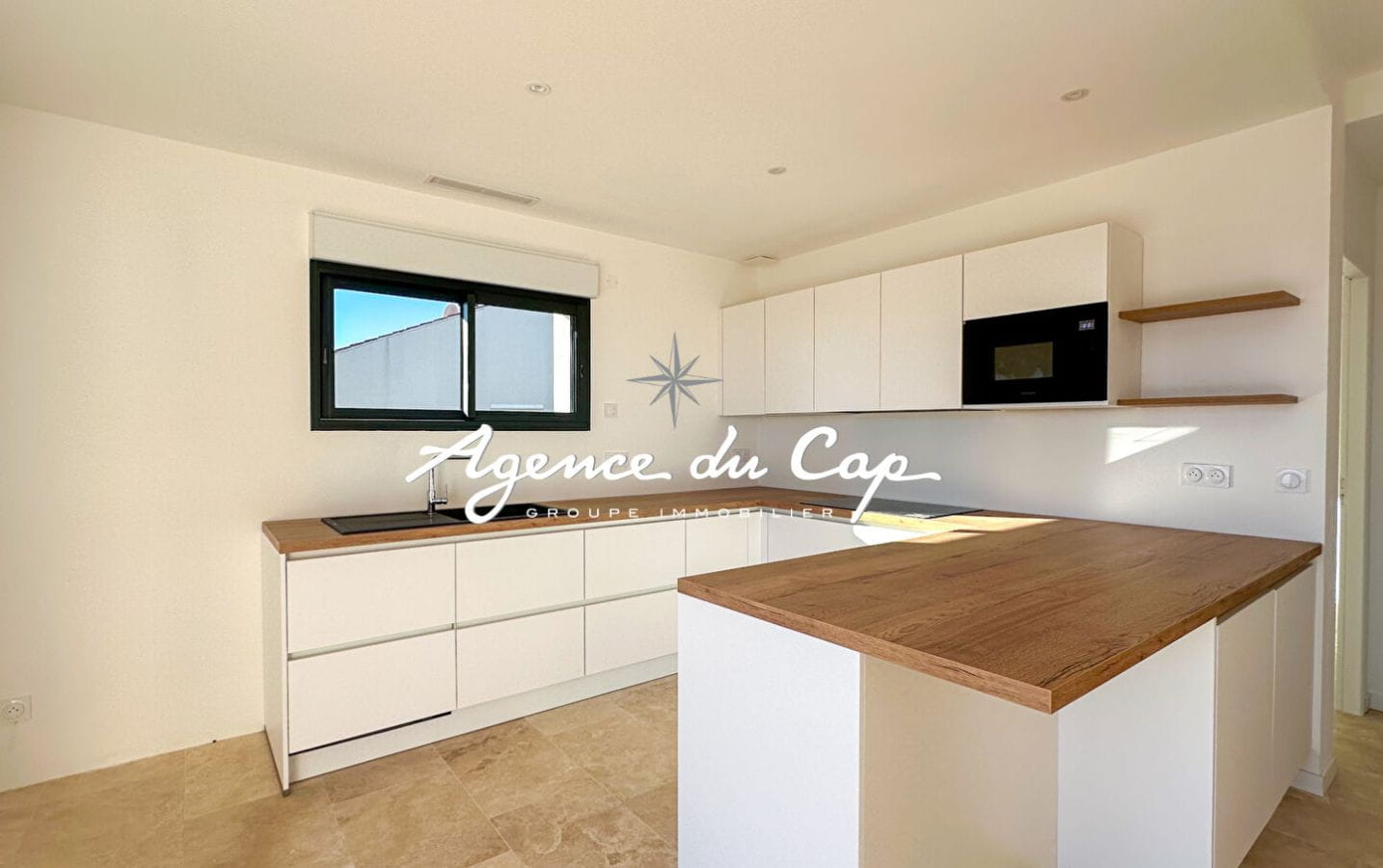 SAINT AYGULF VILLA VUE MER PANORAMIQUE 6 PIECES PISCINE GARAGE 245 m2 Image 1