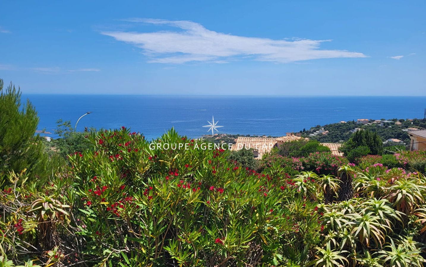 À VENDRE VILLA AVEC VUE MER 3 CHAMBRES PISCINE AU SEL, LES ISSAMBRES Image 0