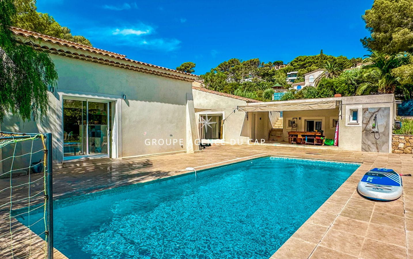 A VENDRE VILLA 6 PIECES 240M2 AVEC PISCINE LES ISSAMBRES A PIED DES PLAGES ET DES COMMERCES Image 2