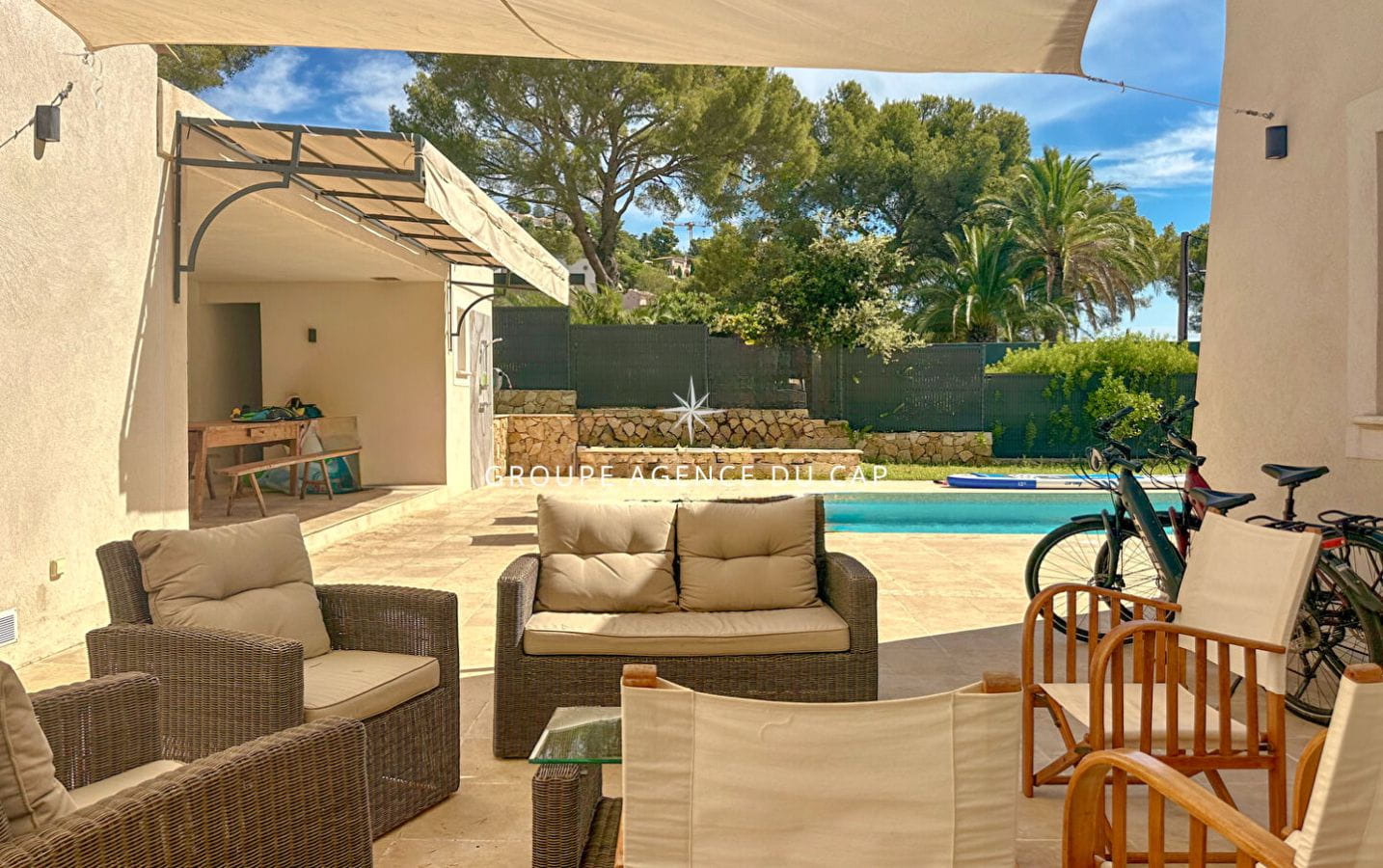 A VENDRE VILLA 6 PIECES 240M2 AVEC PISCINE LES ISSAMBRES A PIED DES PLAGES ET DES COMMERCES Image 3