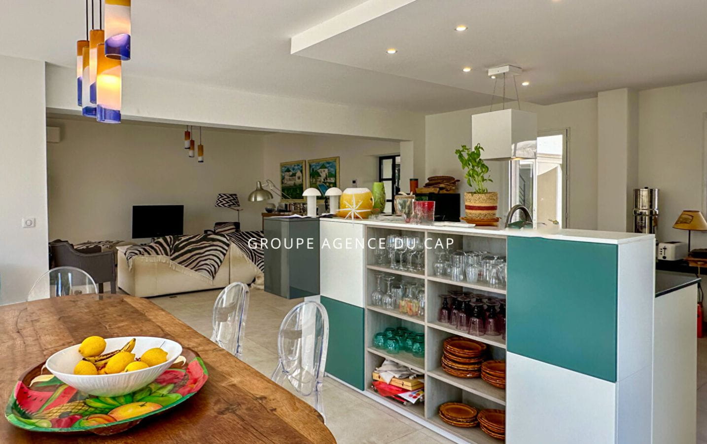 A VENDRE VILLA 6 PIECES 240M2 AVEC PISCINE LES ISSAMBRES A PIED DES PLAGES ET DES COMMERCES Image 4