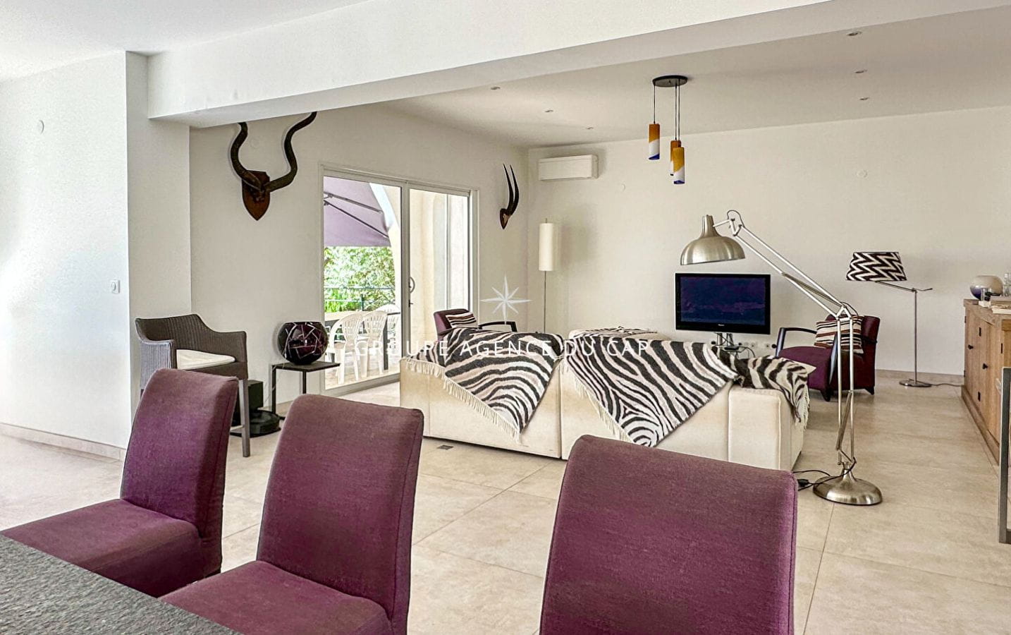 A VENDRE VILLA 6 PIECES 240M2 AVEC PISCINE LES ISSAMBRES A PIED DES PLAGES ET DES COMMERCES Image 5