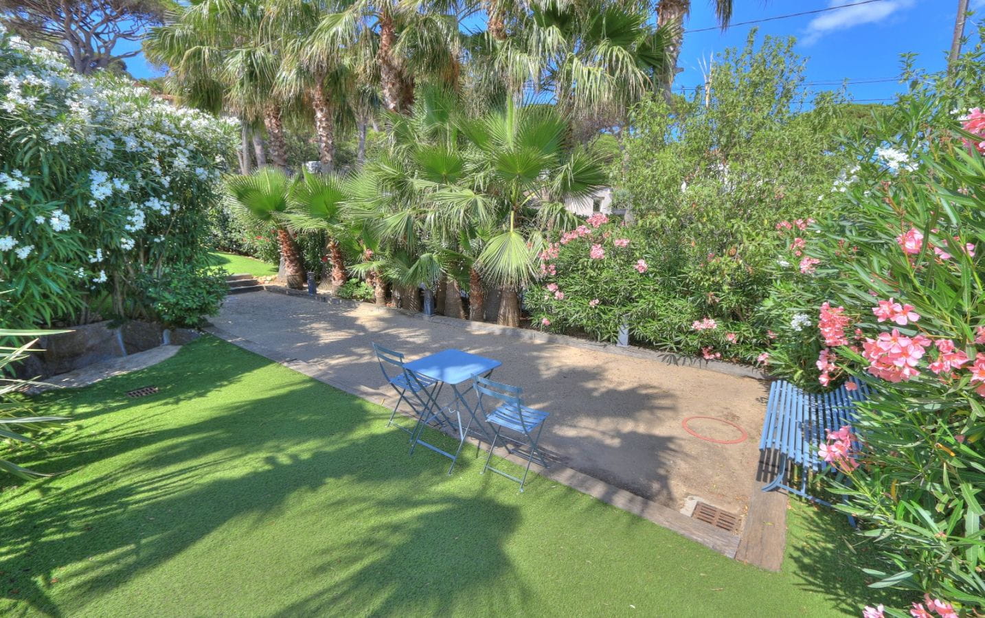 CONTEMPORARY VILLA 3/4 BEDROOMS ANNEX SEA VIEW NEAR THE SEA IN SAINTE-MAXIME Image 12