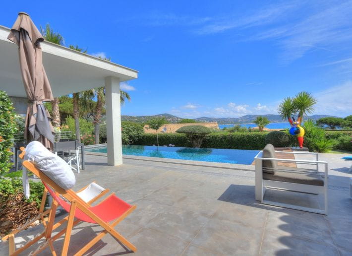 VILLA CONTEMPORAINE 3/4 CHAMBRES ANNEXE VUE MER PROCHE MER A SAINTE-MAXIME