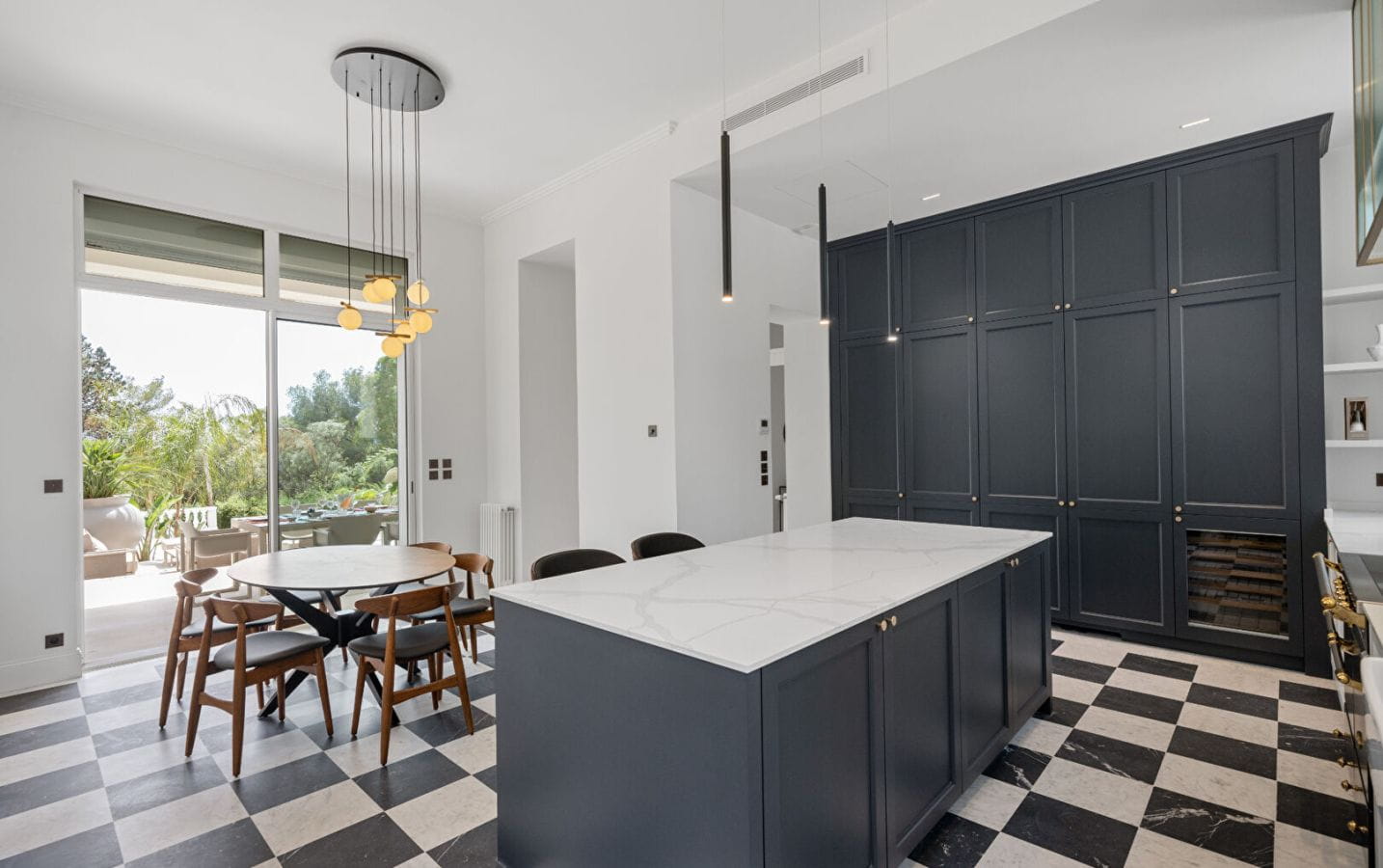 VILLA BELLE EPOQUE EMBLEMATIQUE  PARC DE 8000m² 9 PIECES  AVEC PISCINE A SAINT RAPHAEL VALESCURE PROCHE GOLFS Image 2