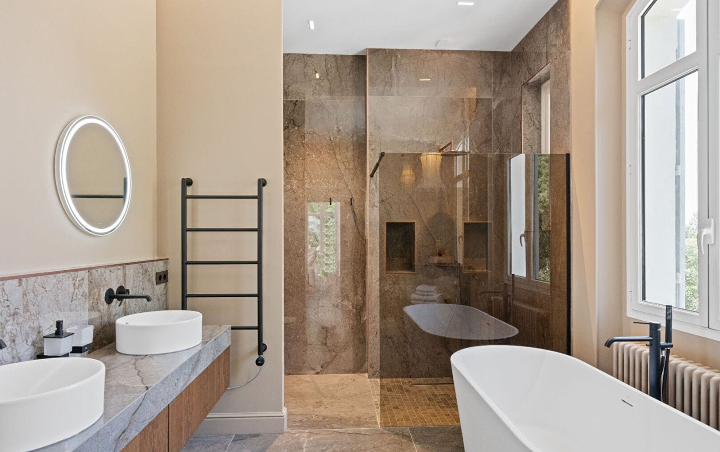 VILLA BELLE EPOQUE EMBLEMATIQUE  PARC DE 8000m² 9 PIECES  AVEC PISCINE A SAINT RAPHAEL VALESCURE PROCHE GOLFS Image 7