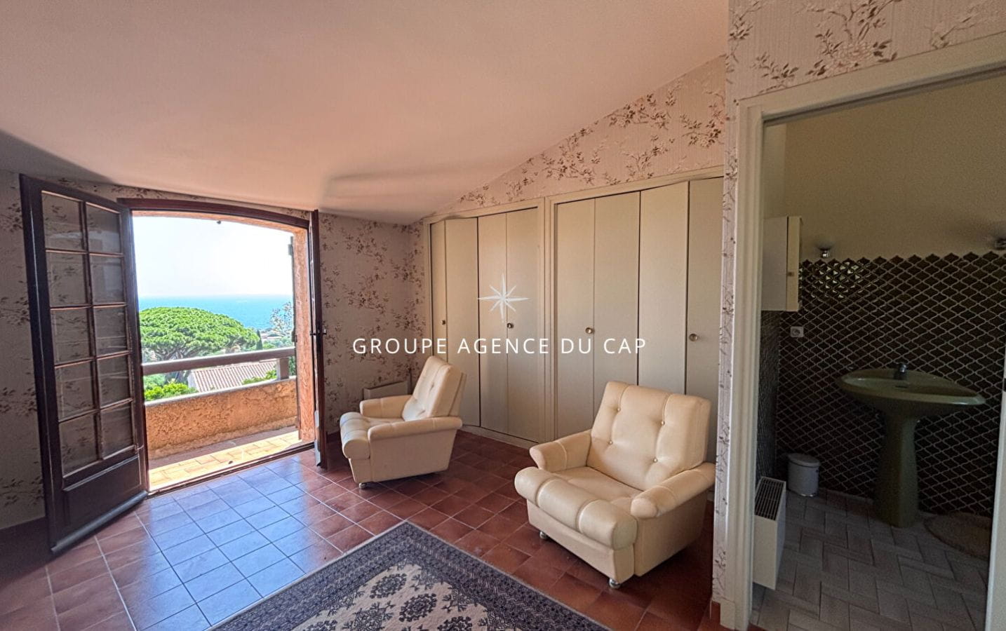 VILLA À RÉNOVER VUE MER TERRAIN 1400M² GRAND POTENTIEL, AUX ISSAMBRES Image 11