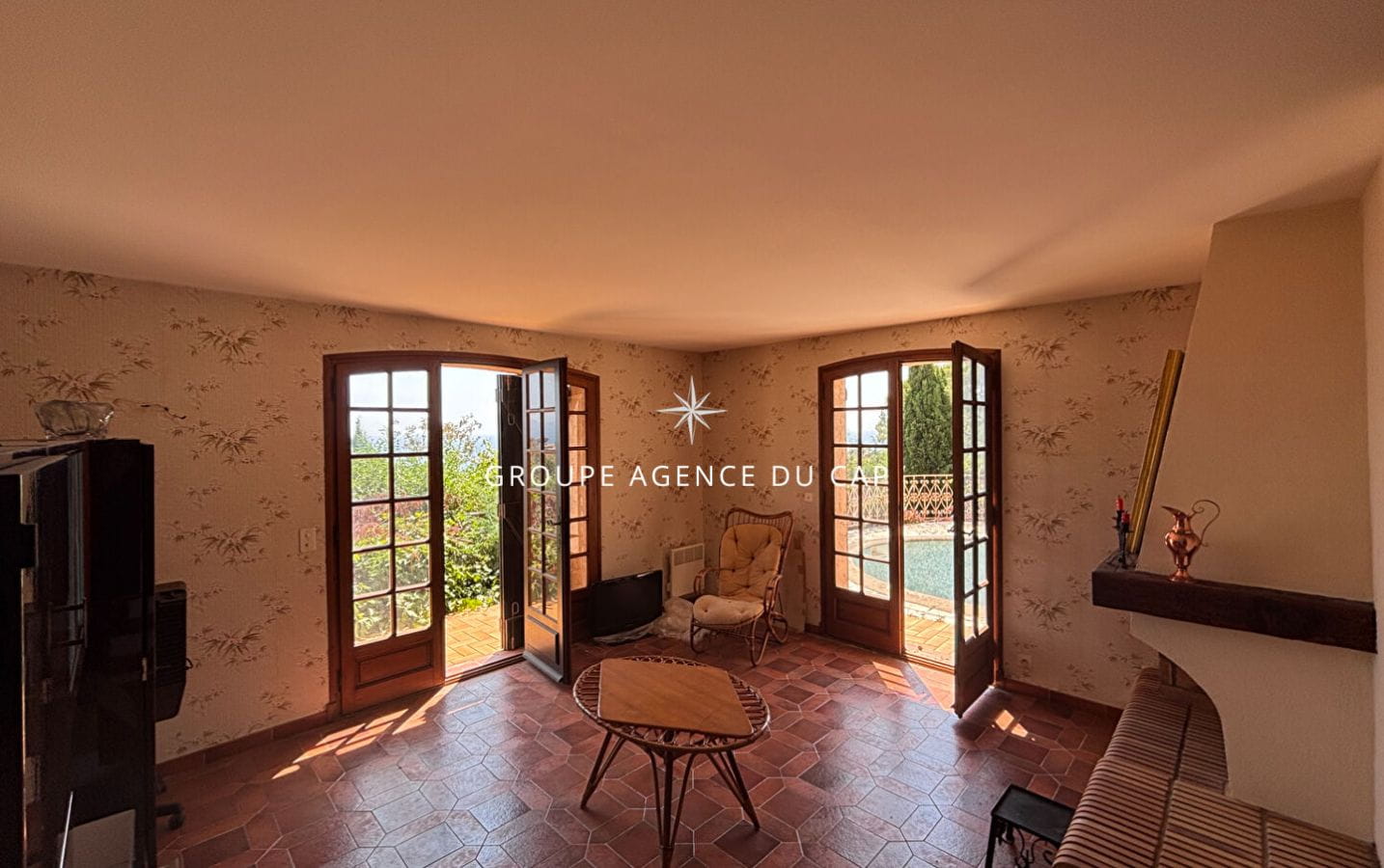 VILLA À RÉNOVER VUE MER TERRAIN 1400M² GRAND POTENTIEL, AUX ISSAMBRES Image 7