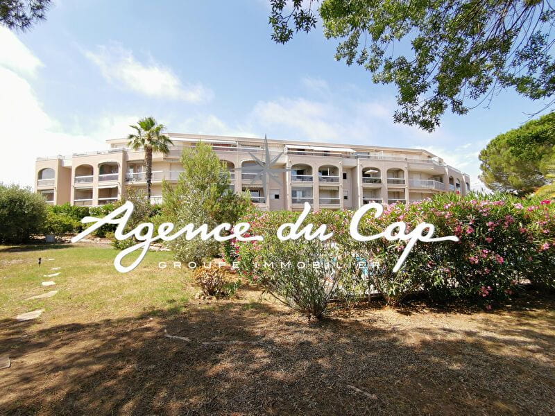 COMPROMIS SIGNÉ – APPARTEMENT VUE MER AVEC PISCINE, 2 CHAMBRES ET 2 TERRASSES A SAINT AYGULF Image 5