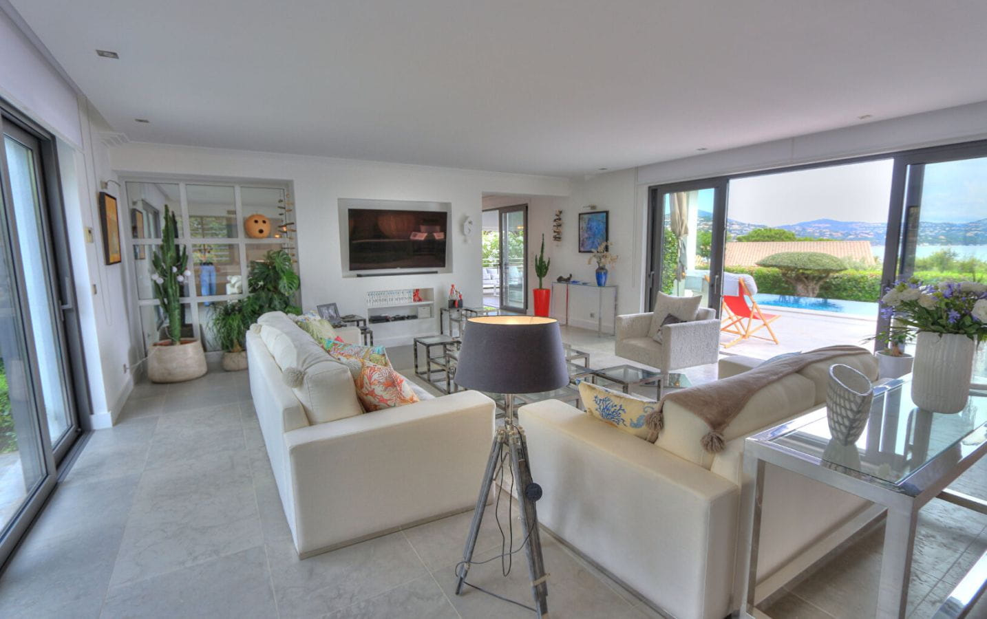 CONTEMPORARY 3/4 BEDROOM VILLA WITH ANNEX, SEA VIEW, CLOSE TO THE SEA IN SAINTE-MAXIME Image 3