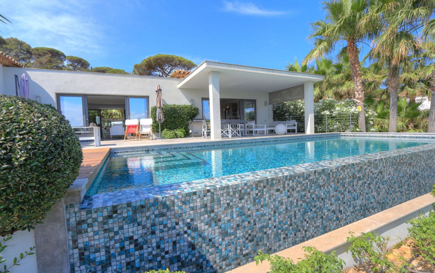 VILLA CONTEMPORAINE 3/4 CHAMBRES AVEC ANNEXE, VUE MER, PROCHE DE LA MER À SAINTE-MAXIME Image 2