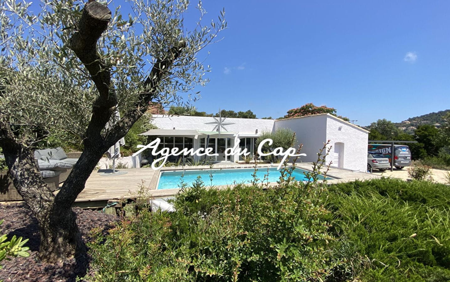 A VENDRE VILLA 5 PIECES VUE MER AVEC GRAND TERRAIN ET TENNIS PRIVE Image 1