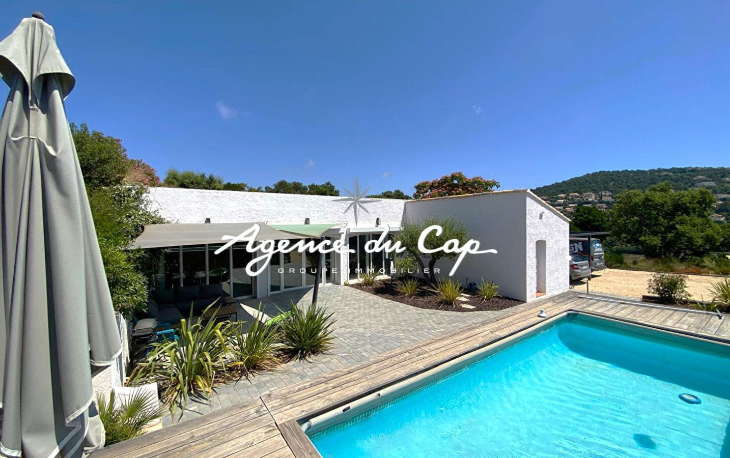 A VENDRE VILLA 5 PIECES VUE MER AVEC GRAND TERRAIN ET TENNIS PRIVE Image 2