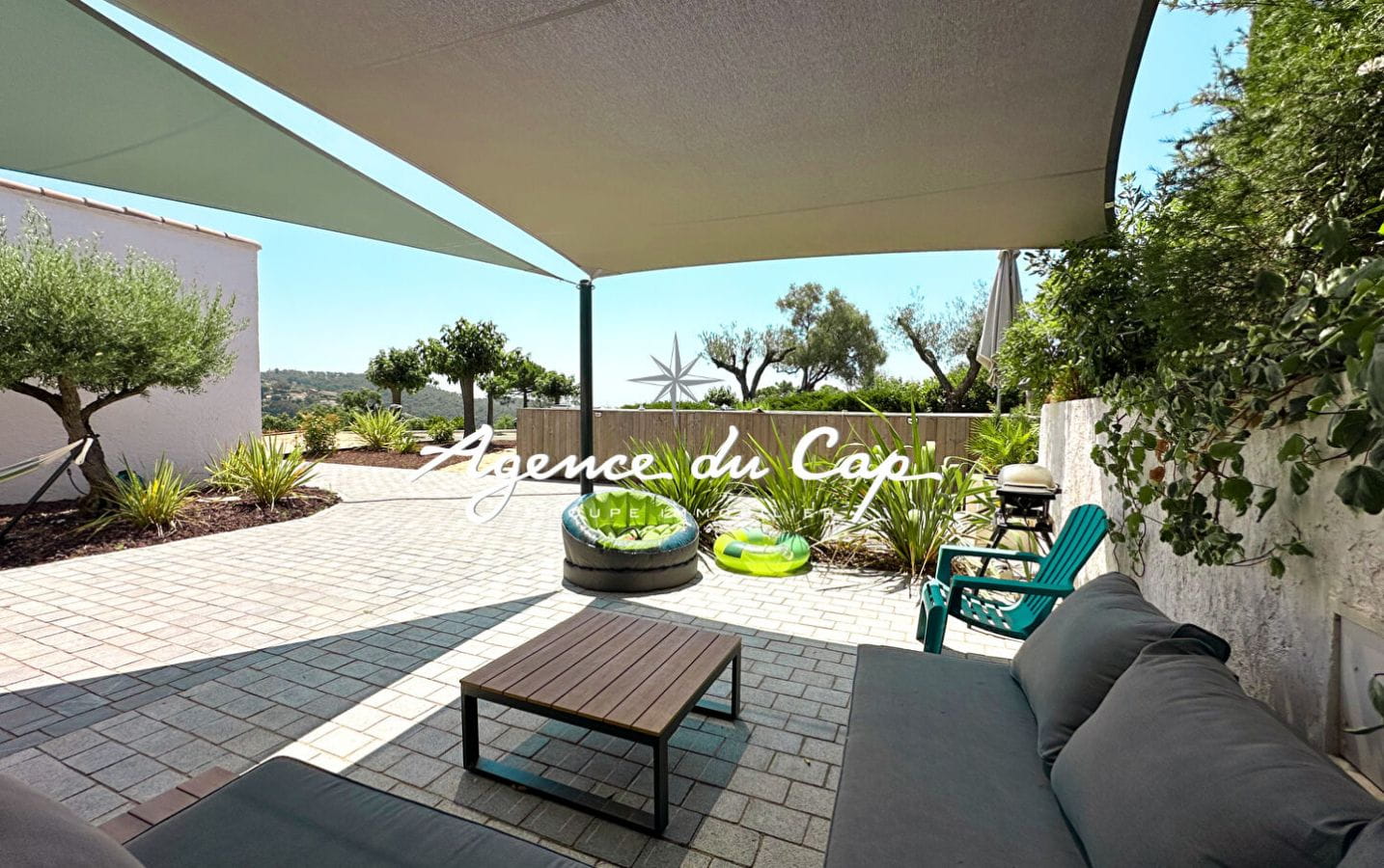 A VENDRE VILLA 5 PIECES VUE MER AVEC GRAND TERRAIN ET TENNIS PRIVE Image 3
