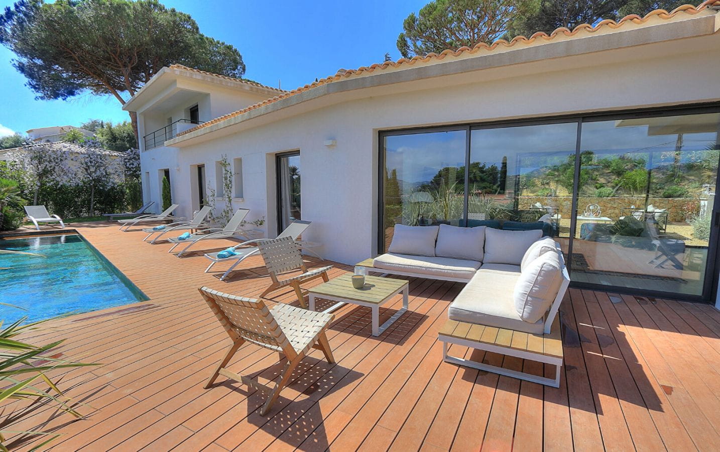 VILLA CONTEMPORAINE VUE MER PROCHE CENTRE 4 CHAMBRES GARAGE PISCINE SAINTE-MAXIME Image 0