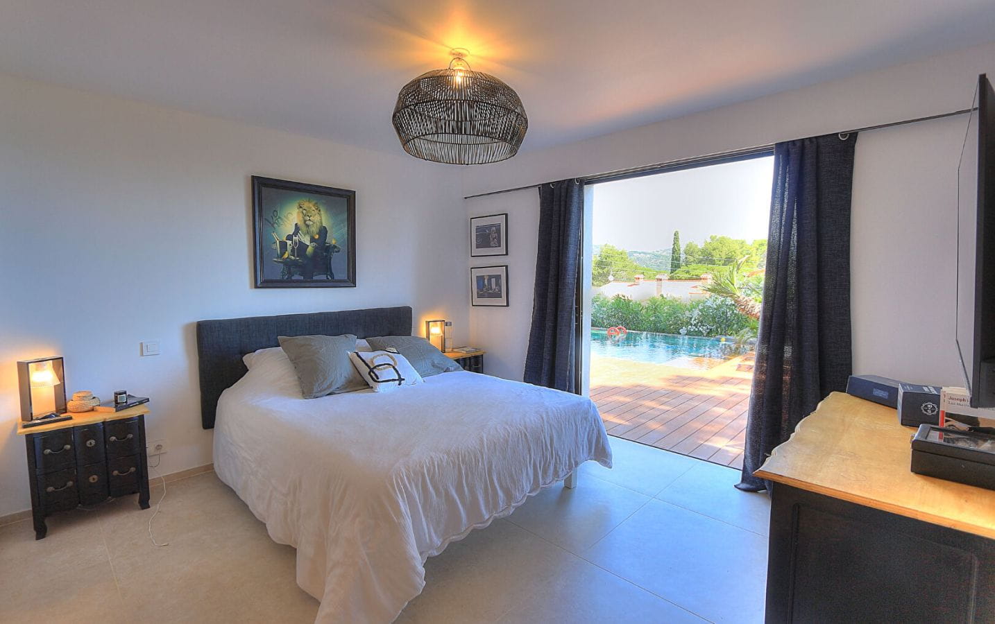 VILLA CONTEMPORAINE VUE MER PROCHE CENTRE 4 CHAMBRES GARAGE PISCINE SAINTE-MAXIME Image 5