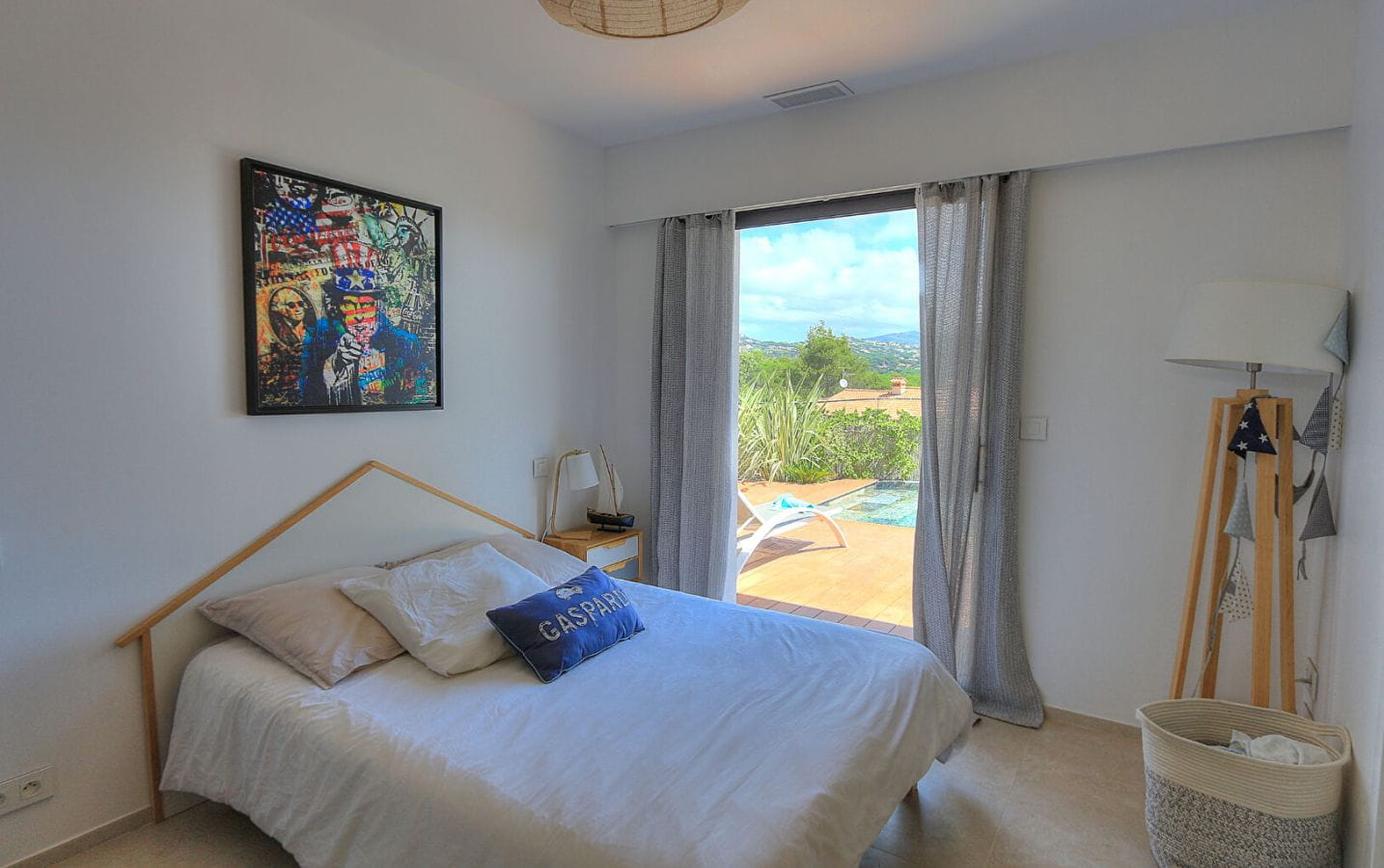 VILLA CONTEMPORAINE VUE MER PROCHE CENTRE 4 CHAMBRES GARAGE PISCINE SAINTE-MAXIME Image 8