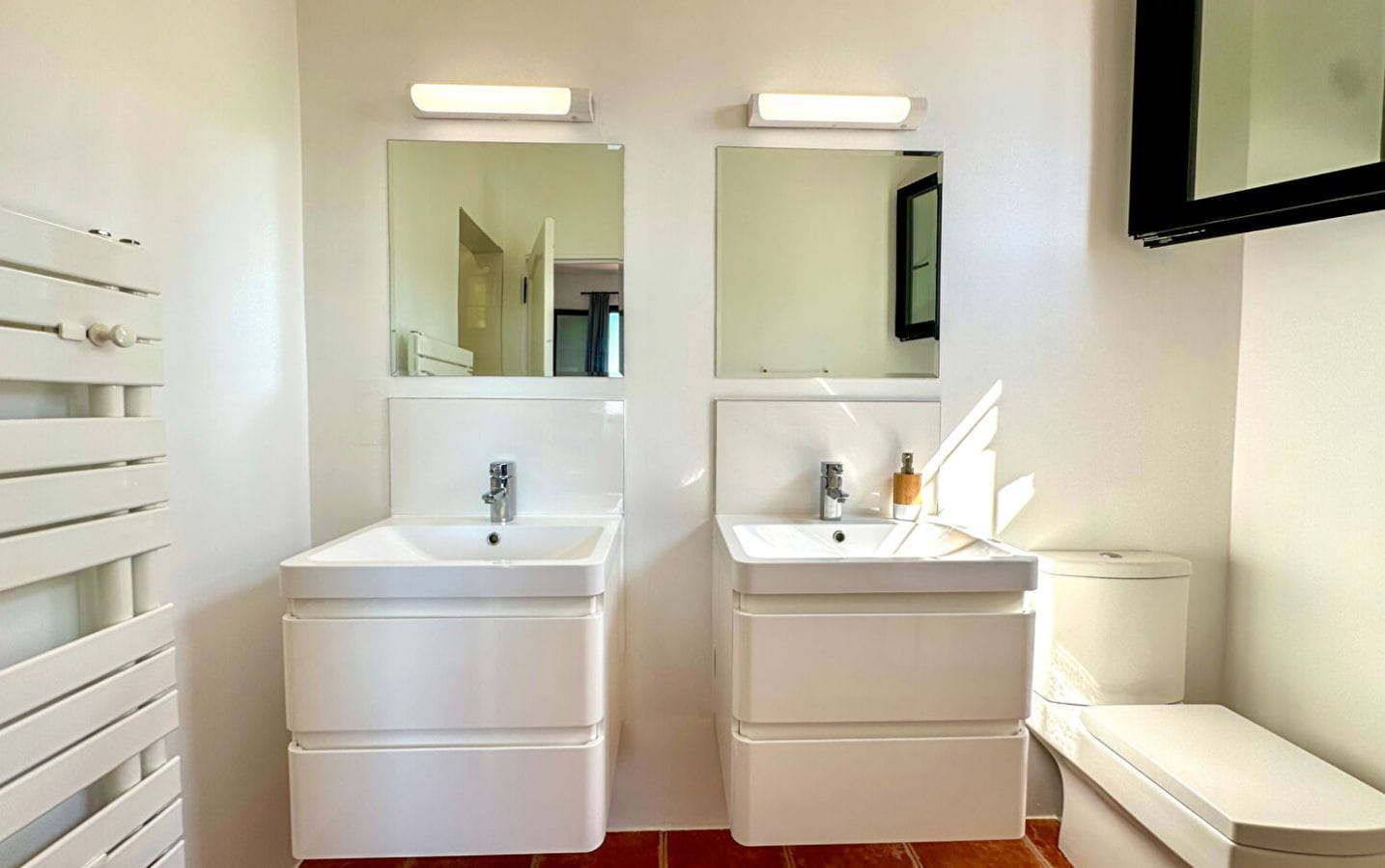 À VENDRE  VILLA PROVENÇALE  7 PIÈCES AVEC PISCINE, GARAGE ET VUE MER PANORAMIQUE Image 12