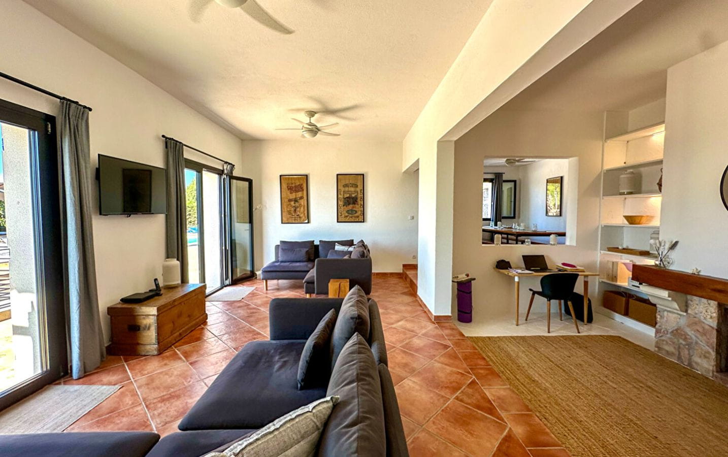 À VENDRE  VILLA PROVENÇALE  7 PIÈCES AVEC PISCINE, GARAGE ET VUE MER PANORAMIQUE Image 4