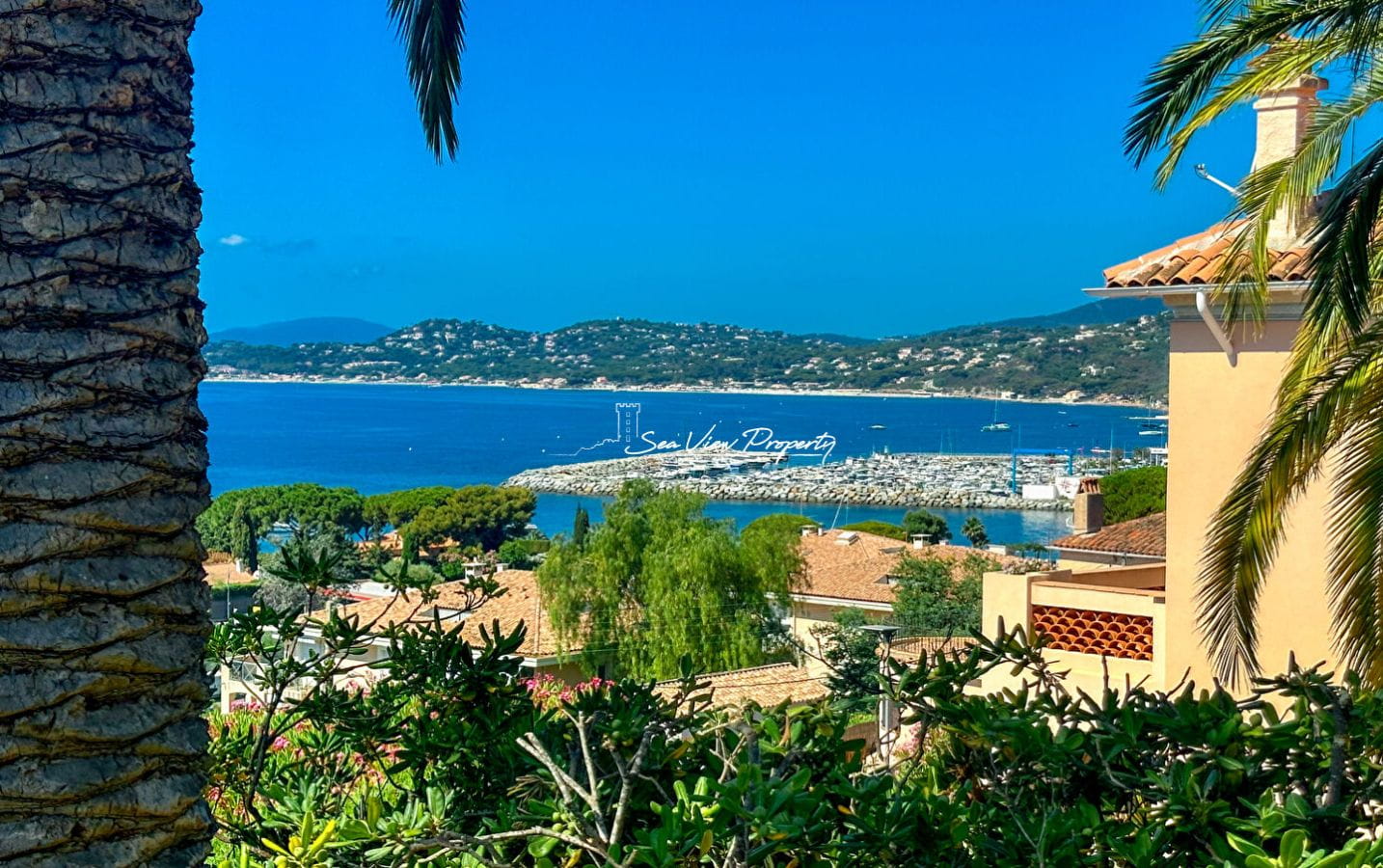 VILLA CONTEMPORAINE A VENDRE  AVEC VUE MER PANORAMIQUE GARAGE ET PISCINE AUX ISSAMBRES Image 1