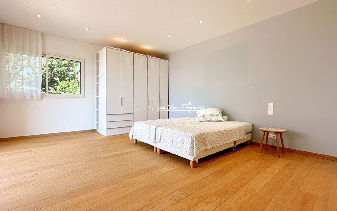 VILLA CONTEMPORAINE A VENDRE  AVEC VUE MER PANORAMIQUE GARAGE ET PISCINE AUX ISSAMBRES Image 10