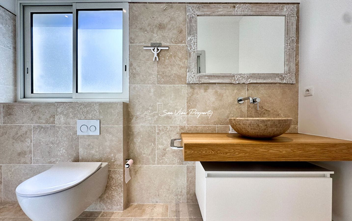 VILLA CONTEMPORAINE A VENDRE  AVEC VUE MER PANORAMIQUE GARAGE ET PISCINE AUX ISSAMBRES Image 12