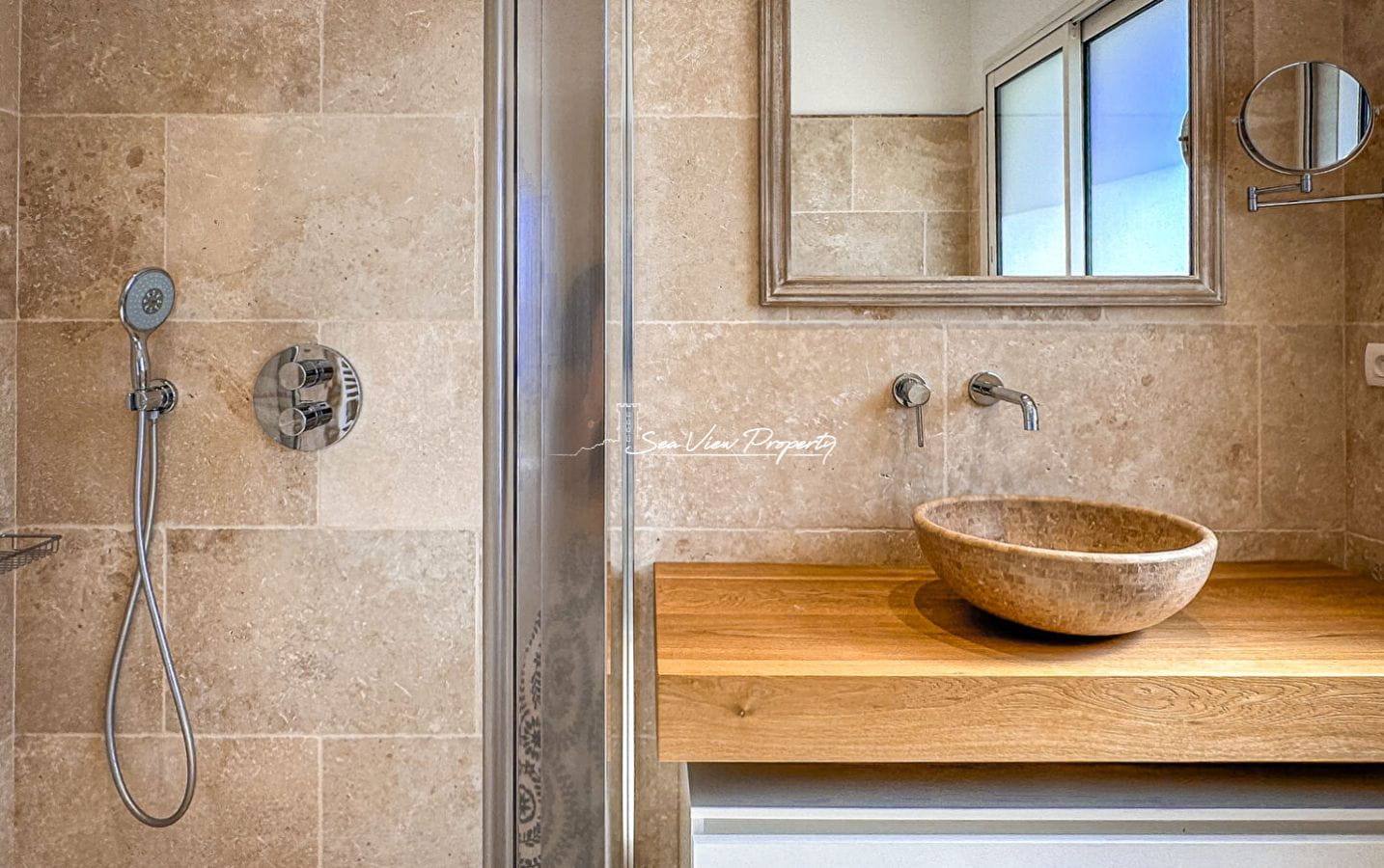 VILLA CONTEMPORAINE A VENDRE  AVEC VUE MER PANORAMIQUE GARAGE ET PISCINE AUX ISSAMBRES Image 13