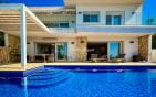 Villa Contemporaine A Vendre  Avec Vue Mer Panoramique Garage Et Piscine Aux Issambres Min 2