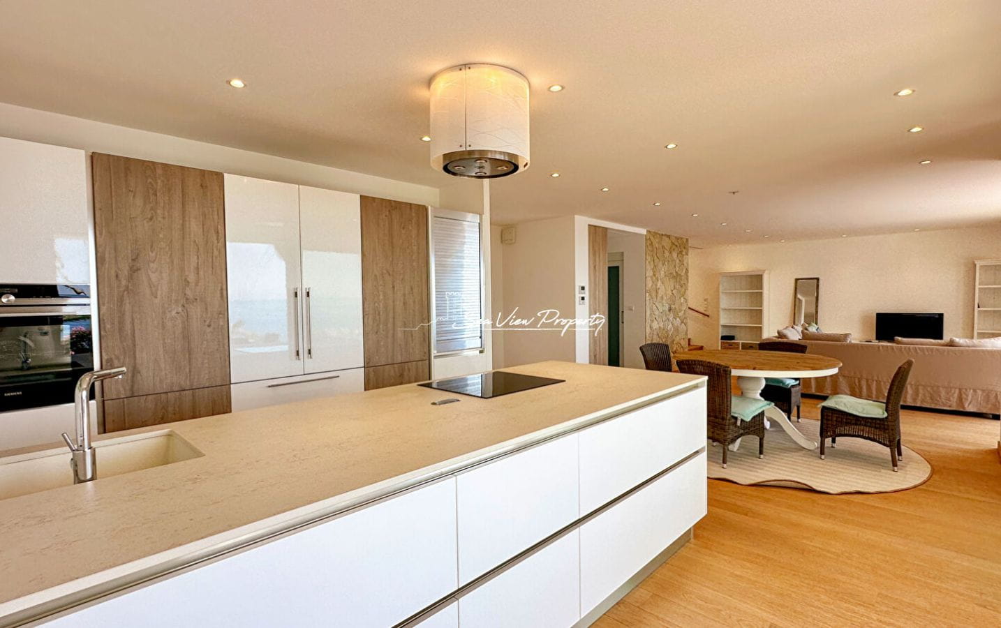 VILLA CONTEMPORAINE A VENDRE  AVEC VUE MER PANORAMIQUE GARAGE ET PISCINE AUX ISSAMBRES Image 5